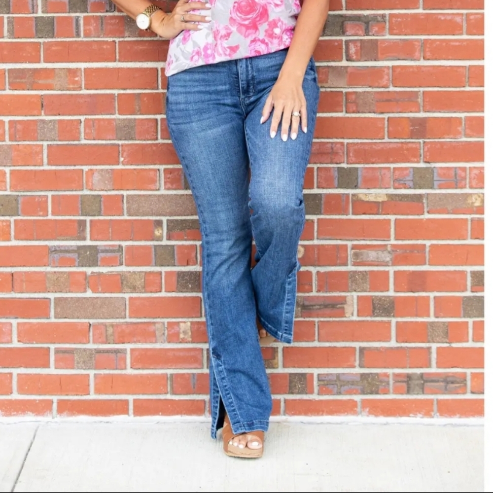 Judy Blue Sassy and Classy Tummy Control Blue Jeans NWT